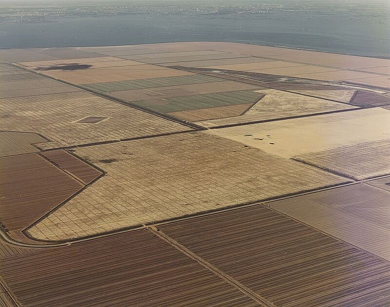 Almere Stad Centrum en Weerwater 1977 © foto Bart Hofmeester / Aerocamera