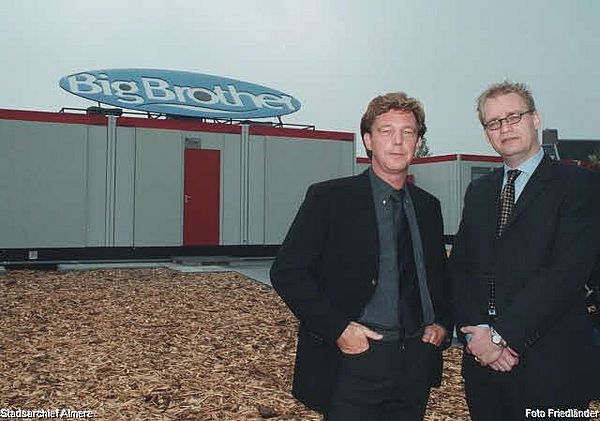 Foto van Big Brother, een TV programma bedacht door John de Mol, foto Bob Friedländer (1999)