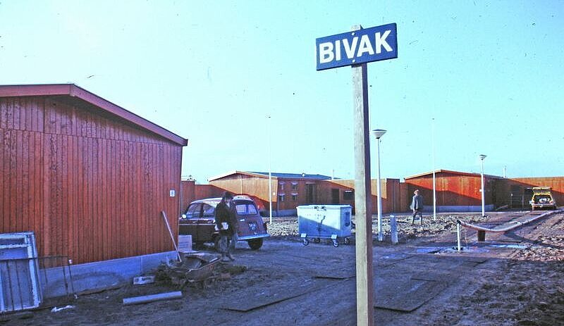 Kleurenfoto van het Bivak in Almere Haven 1975