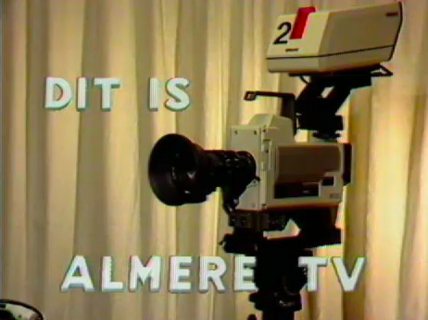 Startbeeld met camera in beeld en tekst 'Dit is Almere TV'