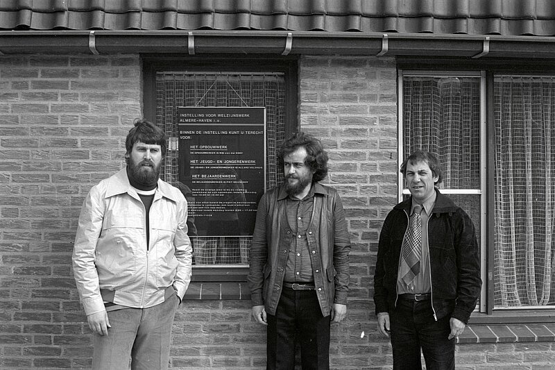 Welzijnswerkers Allard Veldhuis, Wim van der Kooij en Piet Seijsener