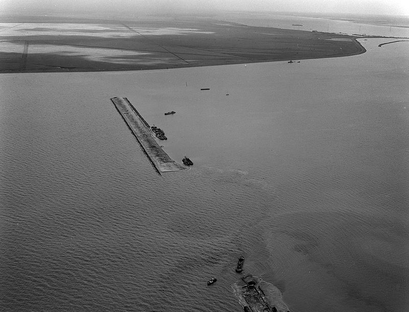 Luchtfoto van de aanleg Zuidelijke IJsselmeerpolder, foto Bart Hofmeester / AeroCamera