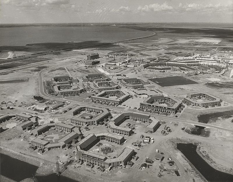 Almere Haven met bouw Schoolwerf_1977 © foto RIJP